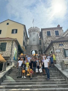 Уз помоћ добрих људи ученици наше школе бораве у Игалу, дружећи се са својим вршњацима.